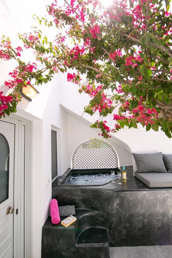 Sensia Luxury Apartment With Hot Tub Oia  Esterno foto